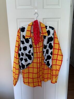 Men’s 4 pcs Woody Costume to include Shirt, Vest, Neckerchief, and Star Badge.